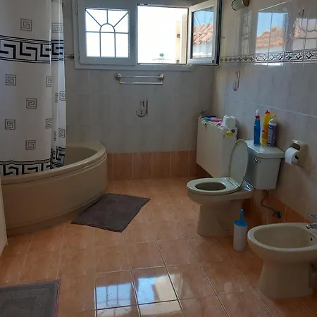 Vasilis House Family منزل للإقامة *