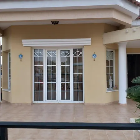 Vasilis House Family منزل للإقامة