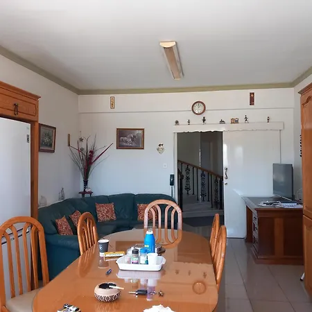 Vasilis House Family ホームステイ ラルナカ