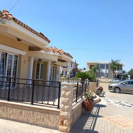 Vasilis House Family ホームステイ *