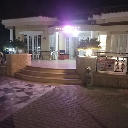 ホームステイ Vasilis House Family